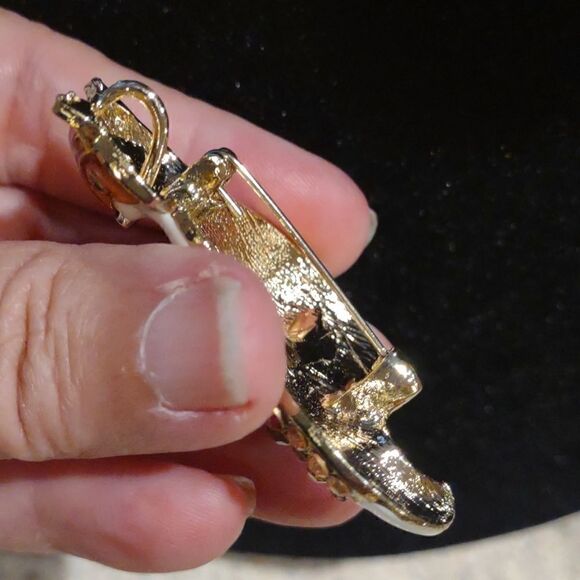 Fox Pin New  - Picture 4 of 4